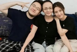 八卦吃瓜娱乐博主